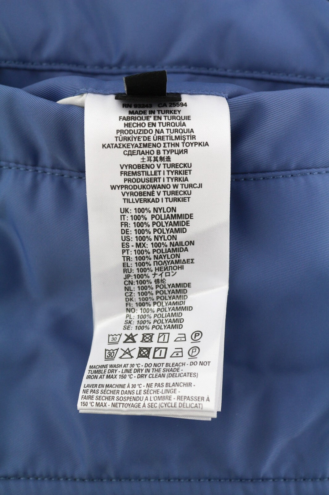 DIESEL J-Ma-One-Rev vyriška striukė S, dvipusė, izoliuota, su pilnomis užtrauktukinėmis kišenėmis, rekomenduojama kaina – 450 € 