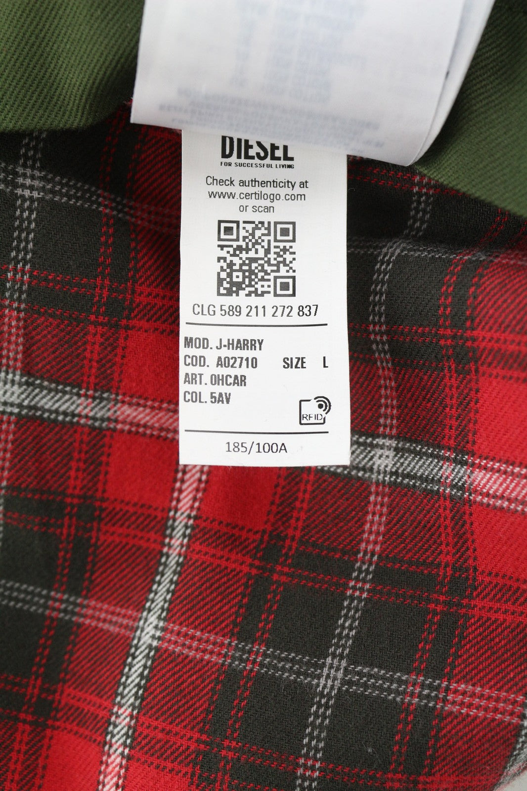 DIESEL J-Harry vyriška striukė, L dydžio, žalia, su juostele, kaklo srityje, kišenėmis, languotu pamušalu. RMK 350 €.