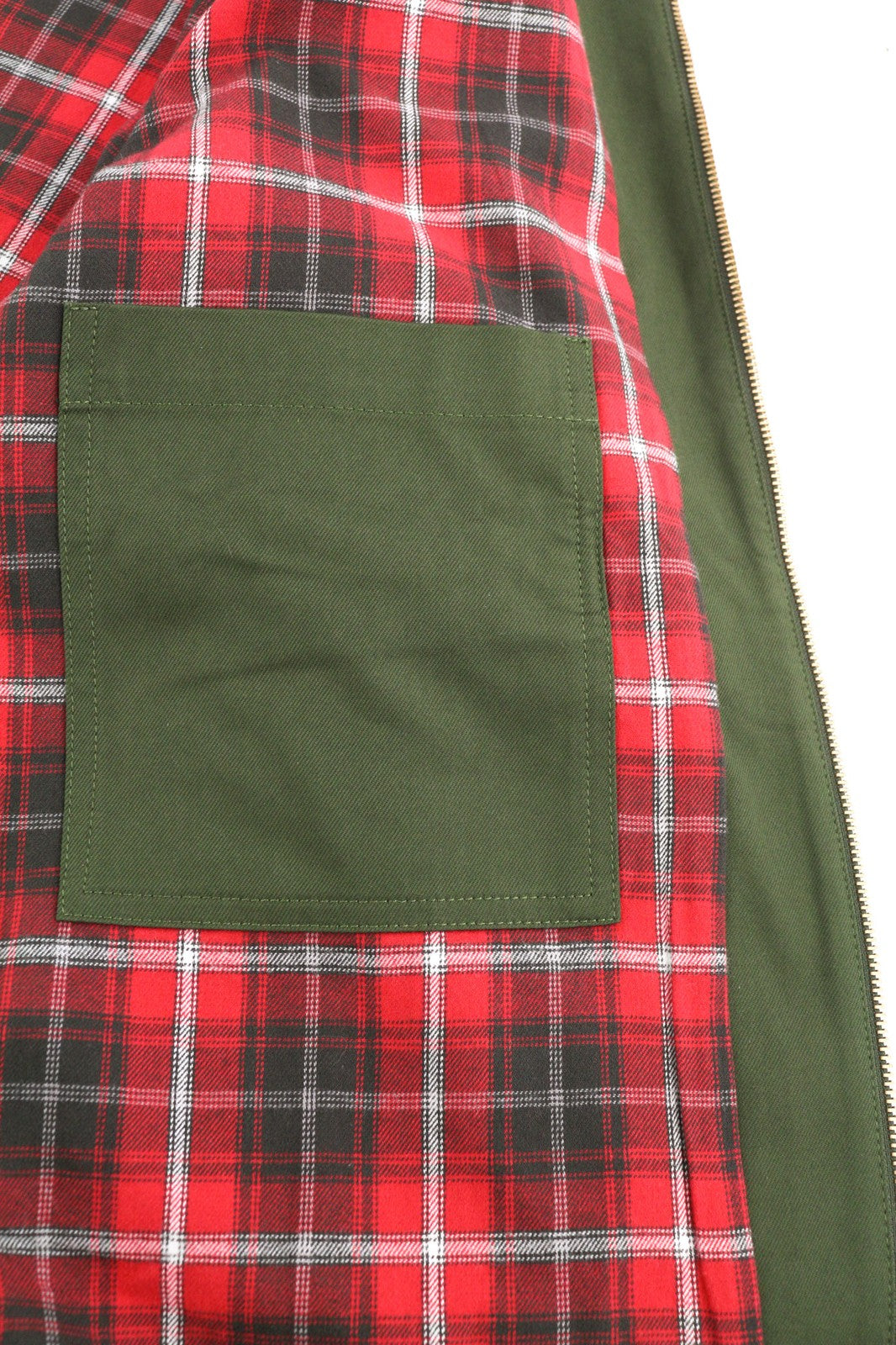 DIESEL J-Harry vyriška striukė, L dydžio, žalia, su juostele, kaklo srityje, kišenėmis, languotu pamušalu. RMK 350 €.