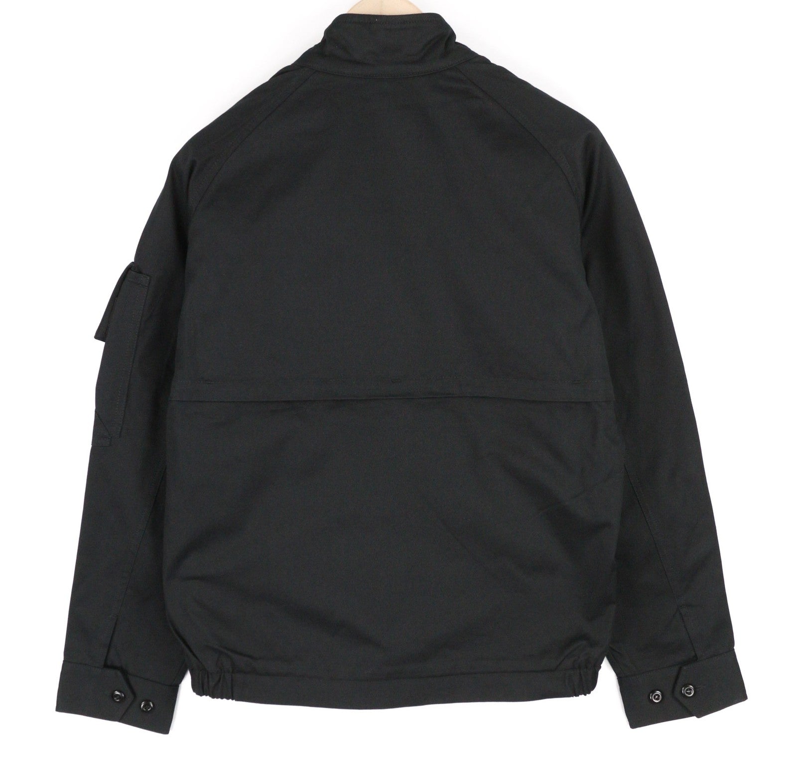 DIESEL J-Harry vyriška striukė S, juoda, su juostele, kaklo kišenėmis, languotu pamušalu. Rekomenduojama kaina – 350 €. 