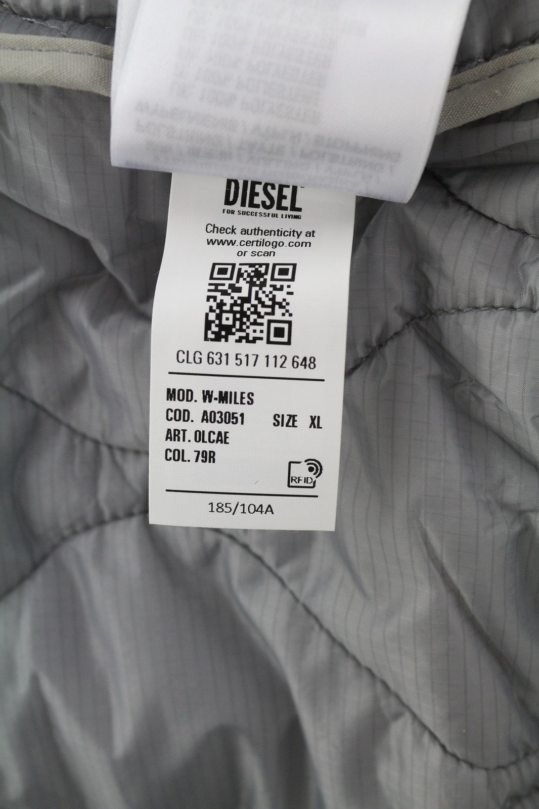 DIESEL W-Miles vyriška striukė, XL dydžio, ruda, su nuimamu pamušalu ir gobtuvu, rekomenduojama kaina – 475 € 