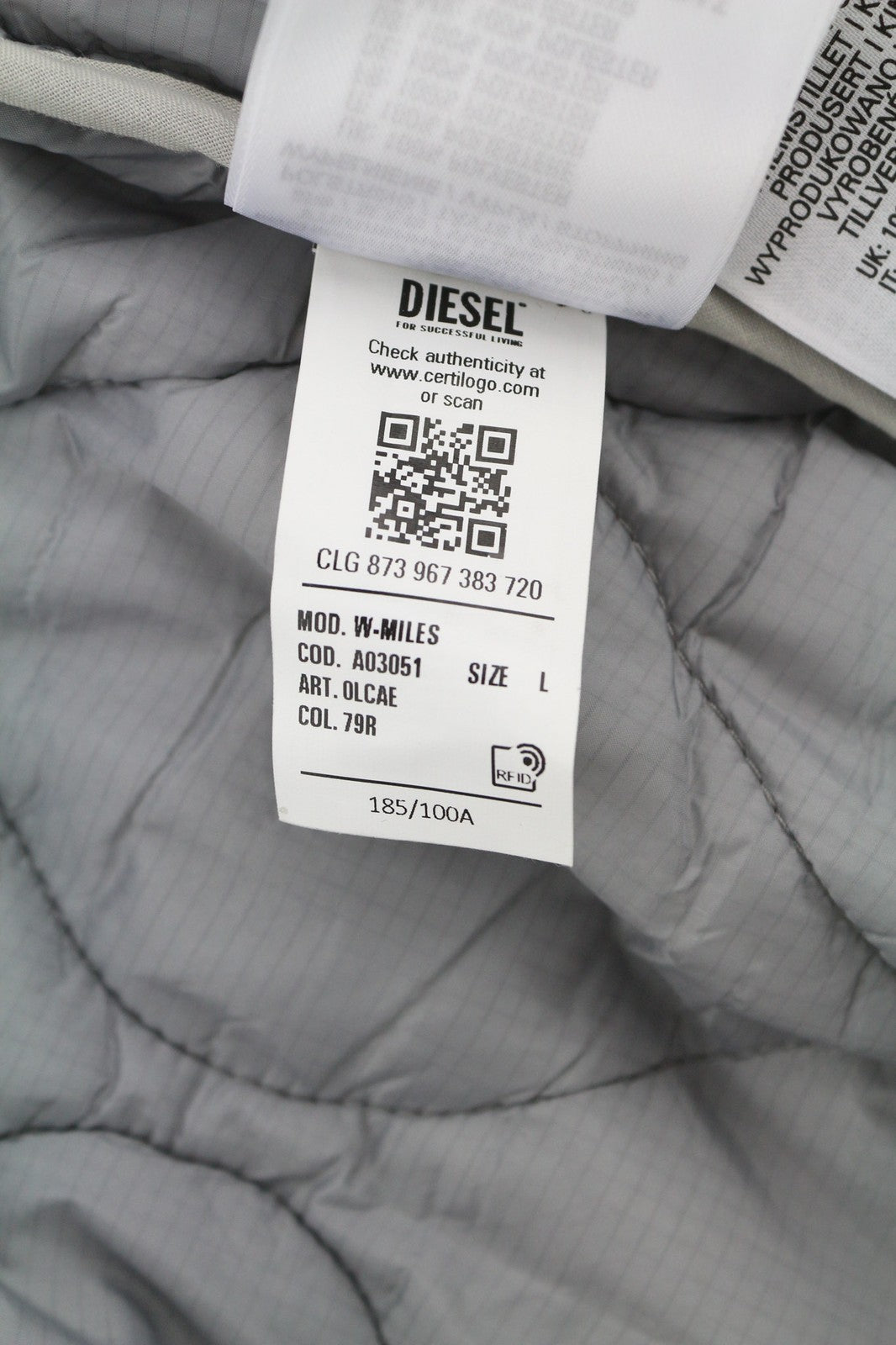 DIESEL W-Miles vyriška striukė, L dydžio, ruda, su nuimamu pamušalu ir gobtuvu, rekomenduojama kaina – 475 € 