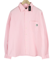 DIESEL S-Loomy-OX vyriški marškinėliai, L dydžio, rekomenduojama kaina – 150 €, sagomis, išskleista apykakle, su užtiestomis kišenėmis, rožiniai. 