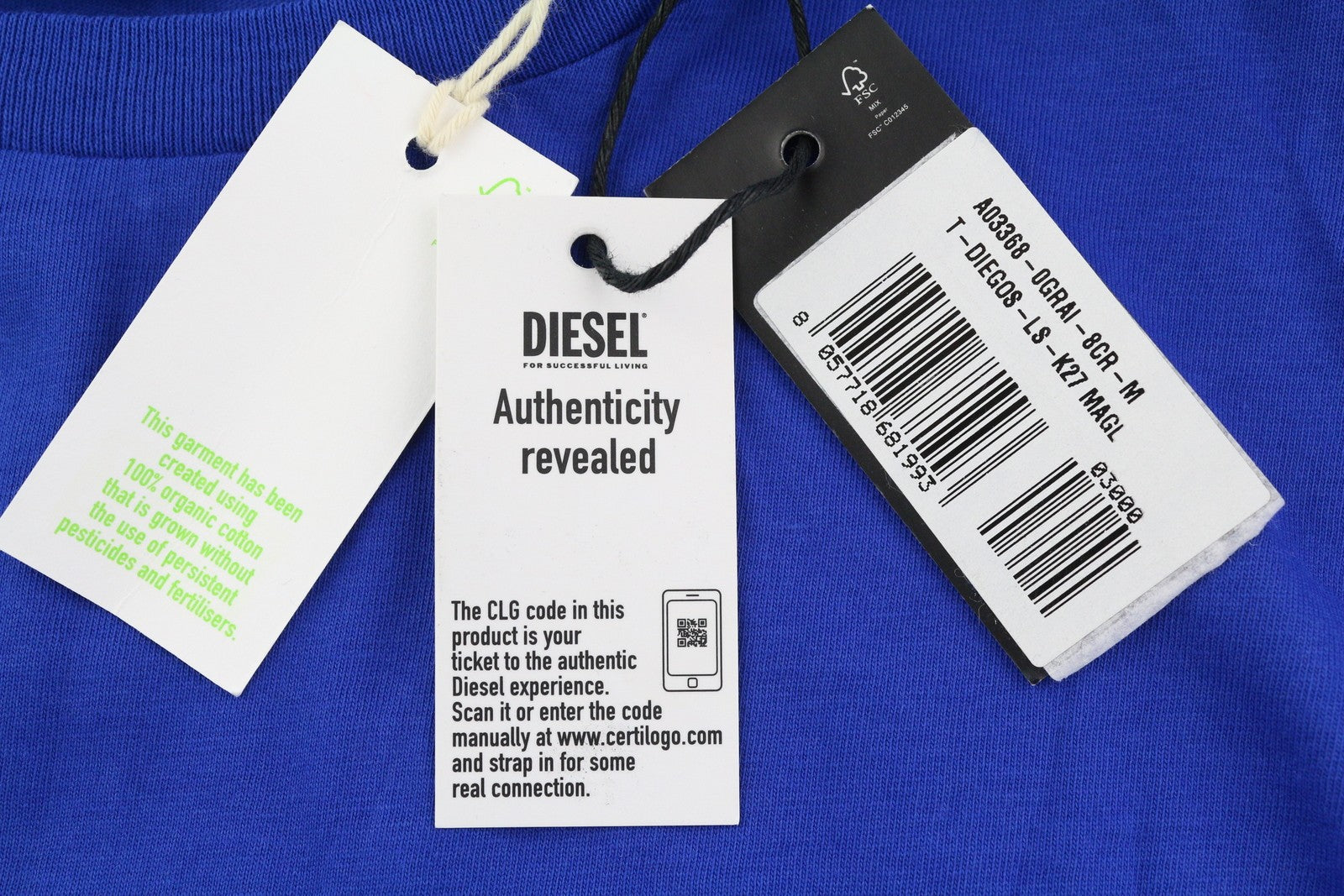 DIESEL T-Diegos-LS-K27 vyriški marškinėliai su vidutinio mėlynumo apvalia apykakle ir megztiniu užsegimu. 