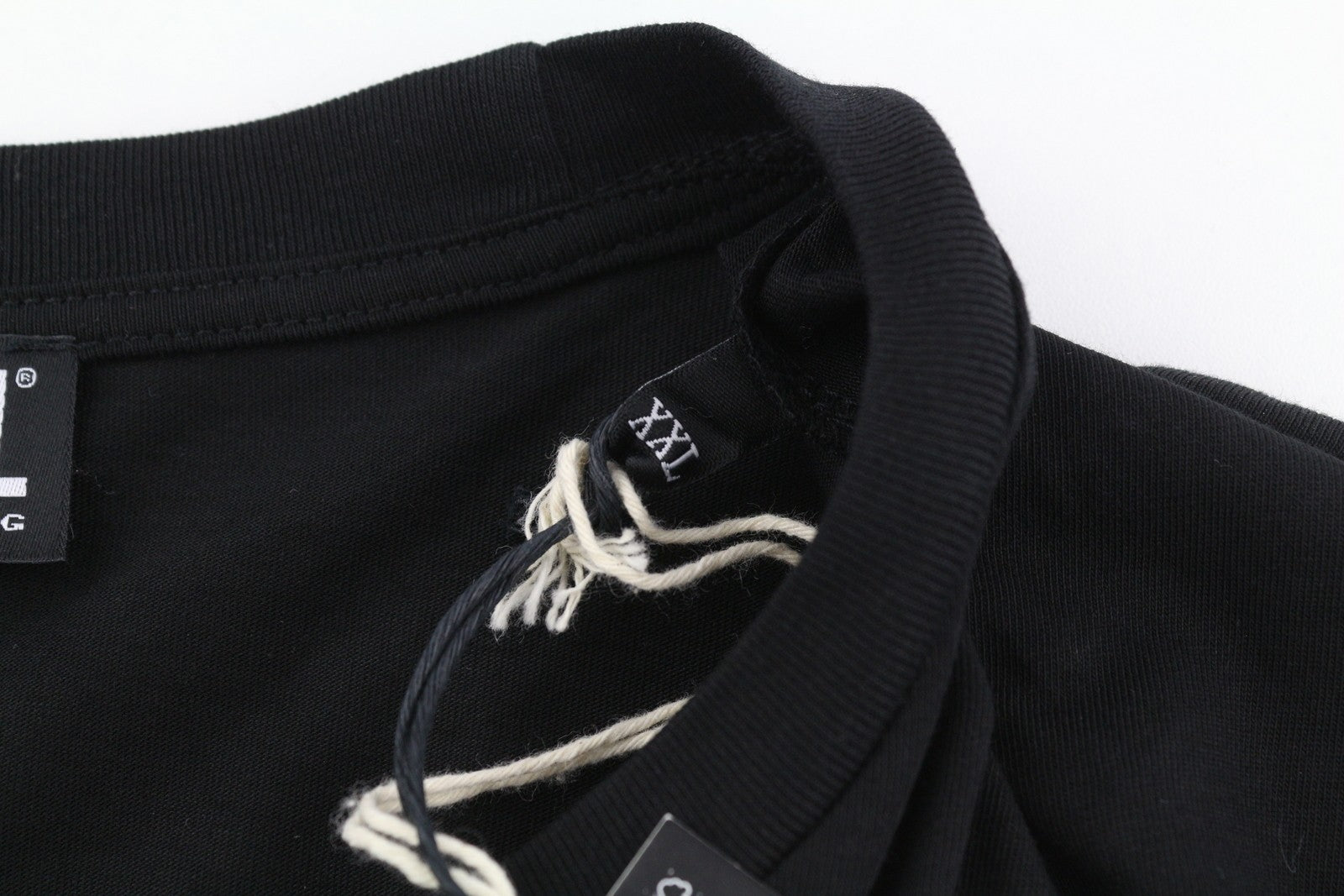 DIESEL T-Diegos-LS-K27 vyriški marškinėliai su juodu megztiniu apvalia kaklo iškirpte, 2XL dydžio