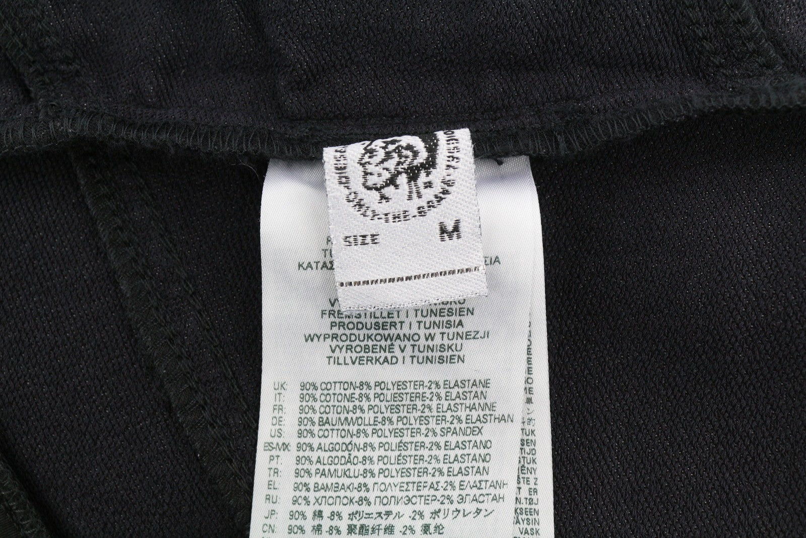 DIESEL D-Floor-SP-NE moteriški klasikiniai M berankoviai, užtrauktuku dengti mini marškinėliai, rekomenduojama kaina – 325 € 