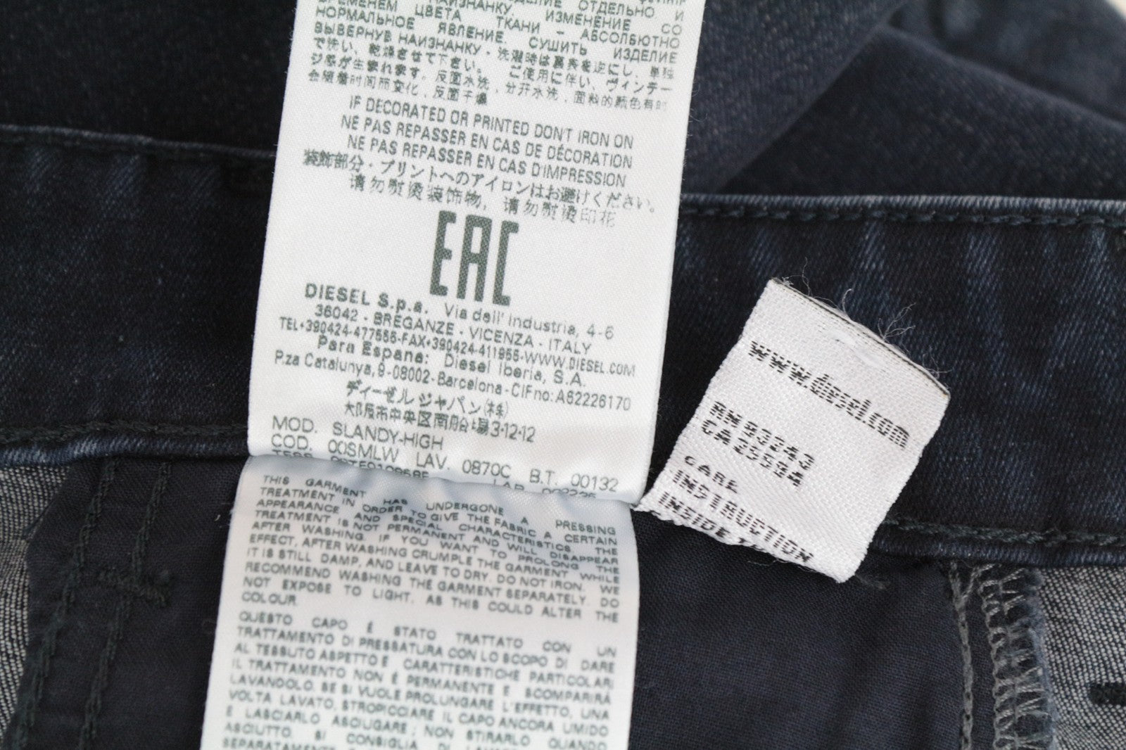 DIESEL Slandy-High 0870C moteriški W24/L30 aptempti džinsai mergaitėms, aptempti, ploni 