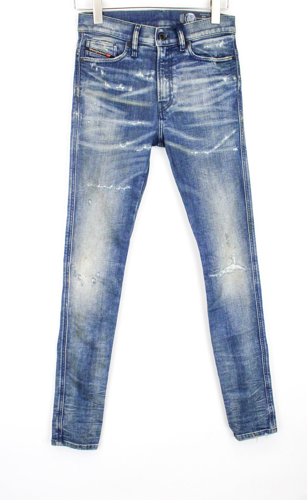 DIESEL D-Reeft-T 0870O vyriški W26 aptempti sportiniai džinsai su dirbtiniu raštu. 