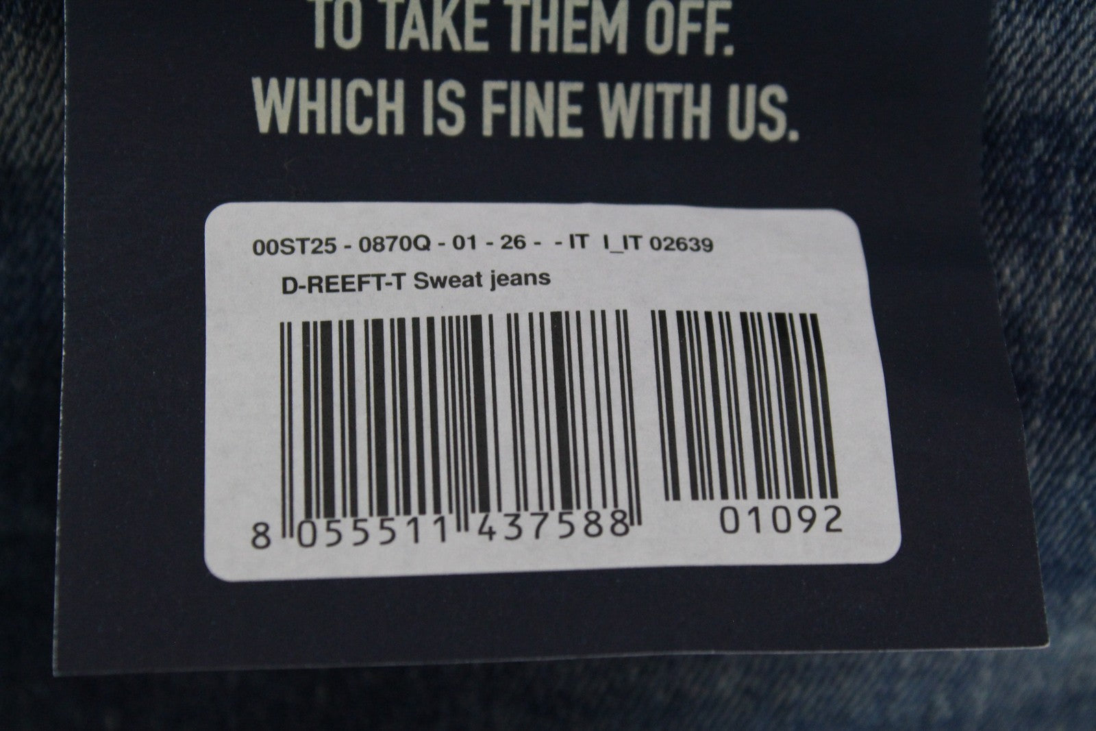 DIESEL D-Reeft-T 0870O vyriški W26 aptempti sportiniai džinsai su dirbtiniu raštu. 