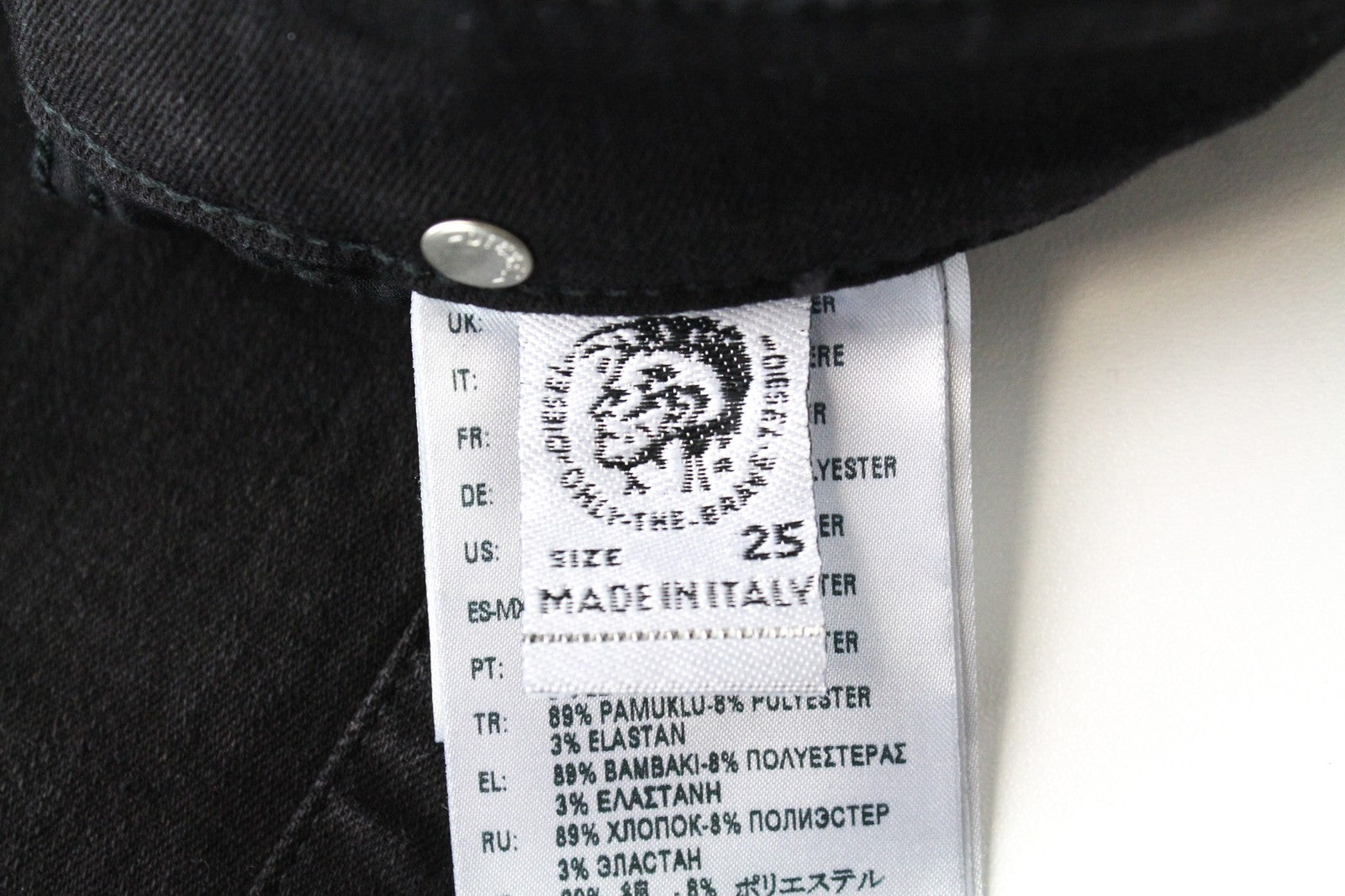 DIESEL Slandy 085AV moteriški W25/L30 itin ploni aptempti džinsai su apnašomis 