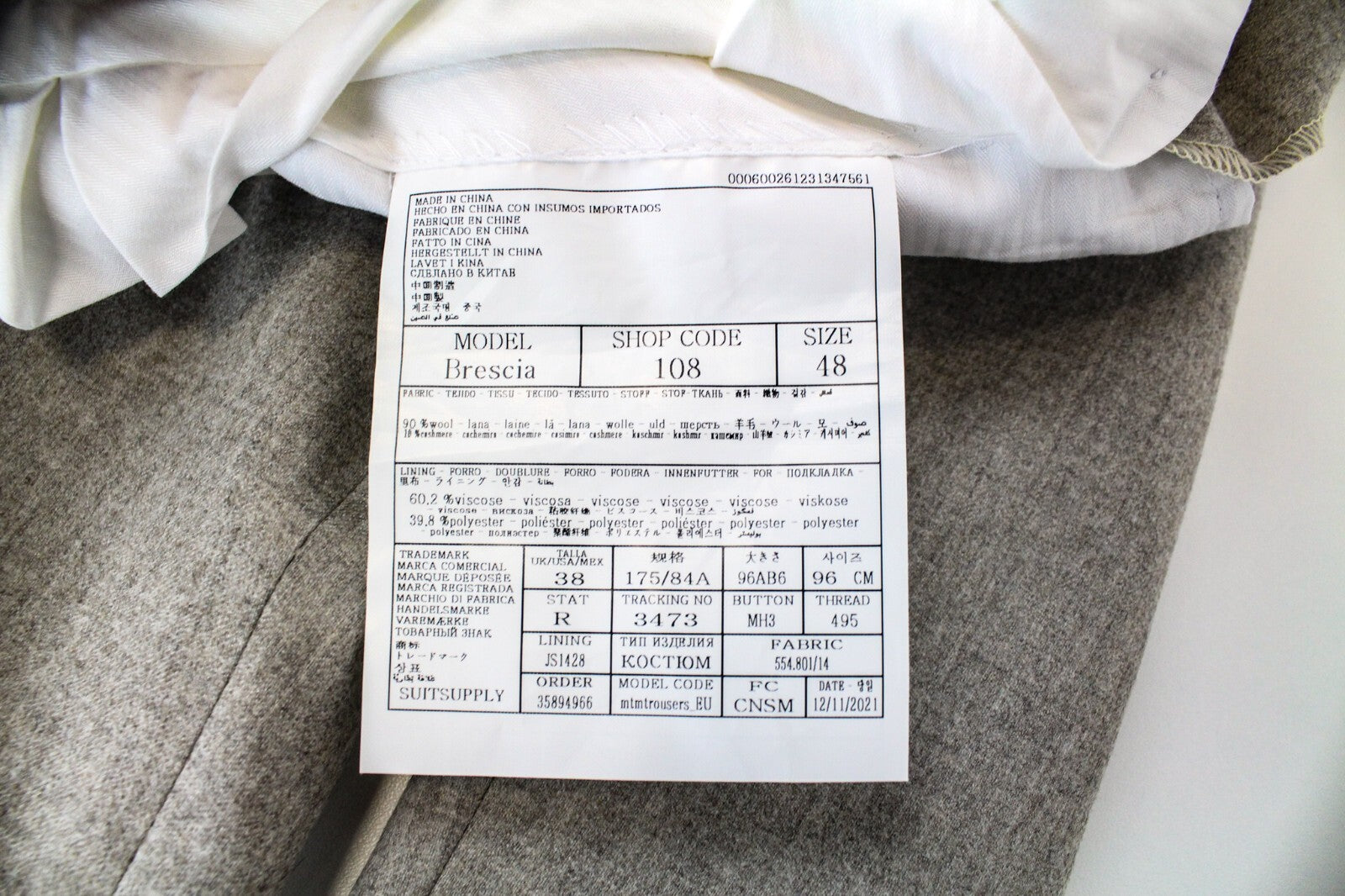 SUITSUPPLY Jort La Spalla vyriškas kostiumas, UK38R, vilnonis kašmyras, smėlio rudos spalvos, rekomenduojama mažmeninė kaina – 739 USD 