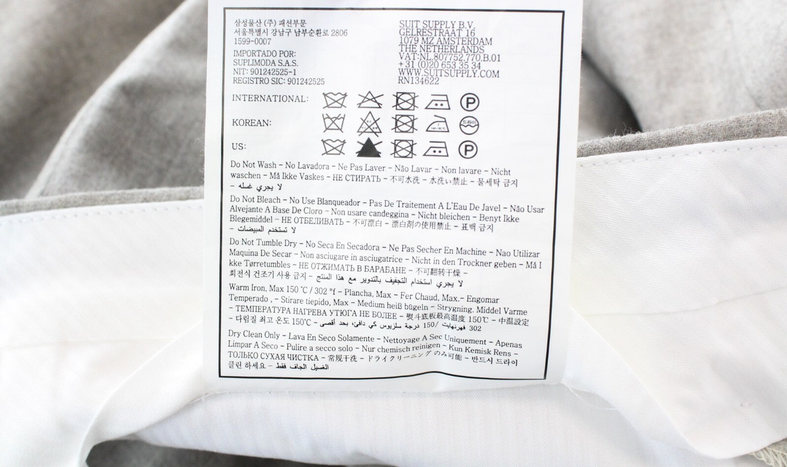 SUITSUPPLY Jort La Spalla vyriškas kostiumas, UK38R, vilnonis kašmyras, smėlio rudos spalvos, rekomenduojama mažmeninė kaina – 739 USD 