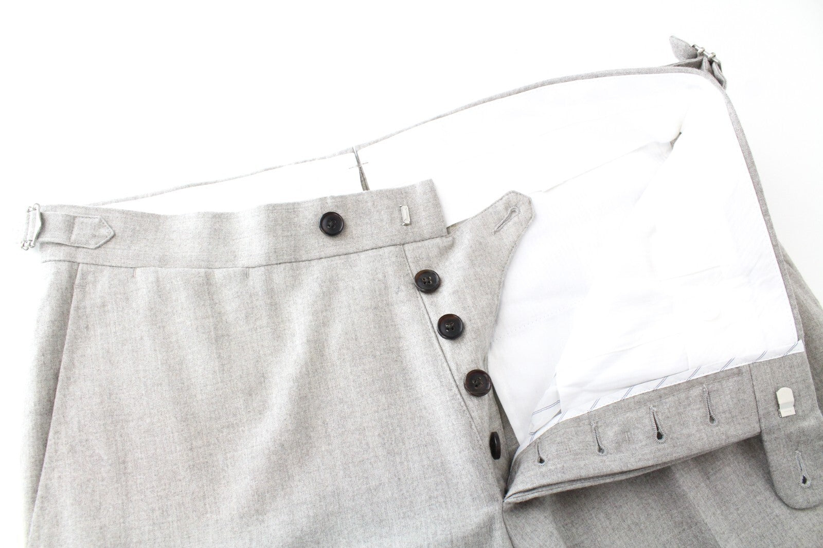 SUITSUPPLY Jort La Spalla vyriškas kostiumas, UK38R, vilnonis kašmyras, smėlio rudos spalvos, rekomenduojama mažmeninė kaina – 739 USD 