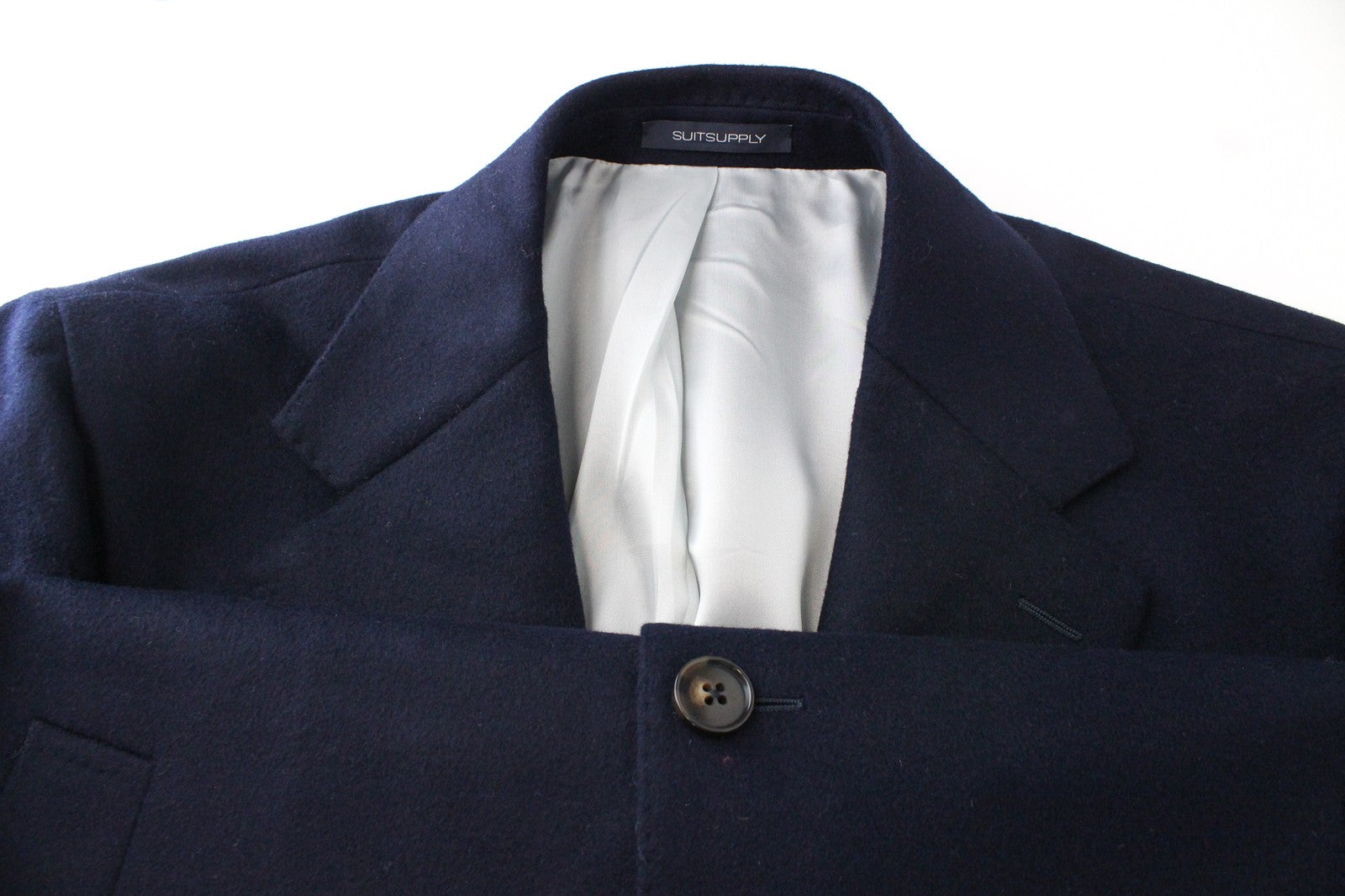 „SUITSUPPLY Vicenza“ vyriškas paltas, UK48R, mėlynas, vilnonis, su pamušalu, vidutinio ilgio, vienaeilis. 