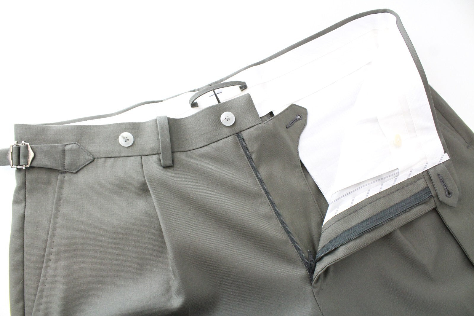 „SUITSUPPLY Havana Tulip“ vyriškas kostiumas, žalias, su grynos vilnos pamušalu, dviejų dalių. 