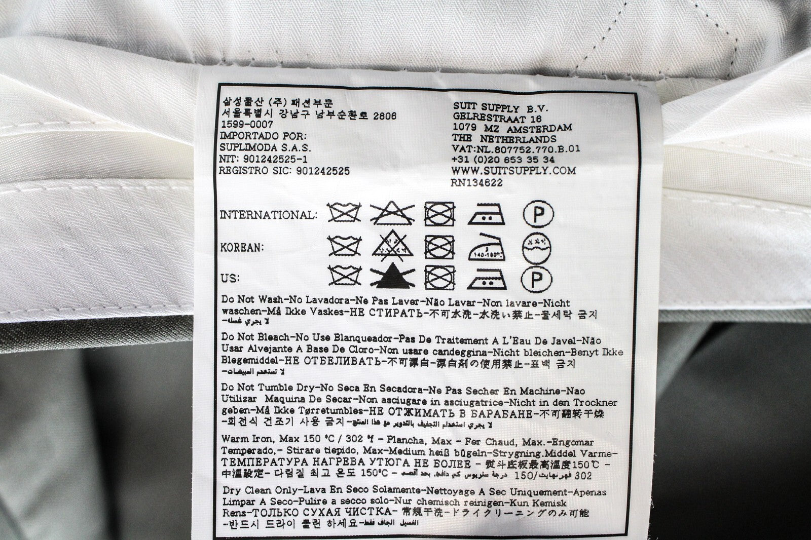 „SUITSUPPLY Havana Tulip“ vyriškas kostiumas, žalias, su grynos vilnos pamušalu, dviejų dalių. 