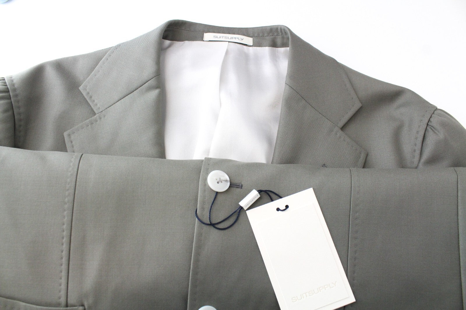 „SUITSUPPLY Havana Tulip“ vyriškas kostiumas, žalias, su grynos vilnos pamušalu, dviejų dalių. 