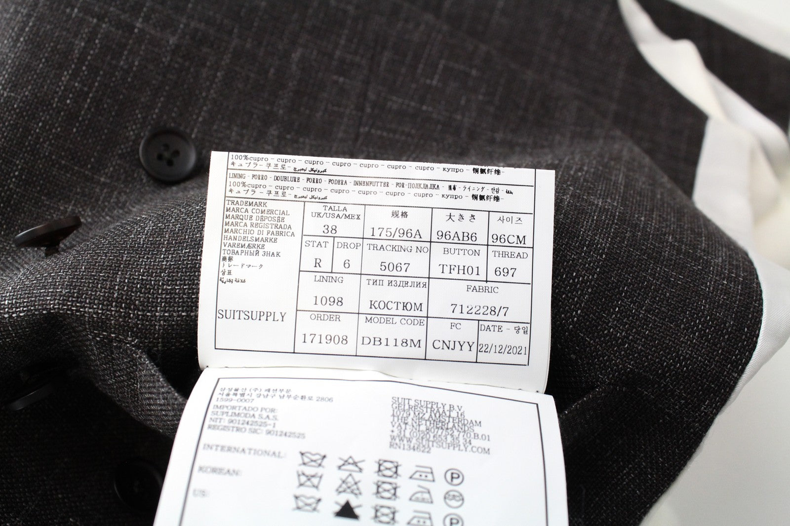 SUITSUPPLY vyriškas kostiumas „Havana“, UK38R, plonas vilnos ir šilko melanžo spalvos, 3 dalių, rudos spalvos mišinio audinys 