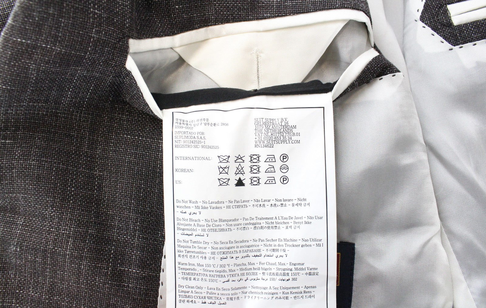 SUITSUPPLY vyriškas kostiumas „Havana“, UK38R, plonas vilnos ir šilko melanžo spalvos, 3 dalių, rudos spalvos mišinio audinys 