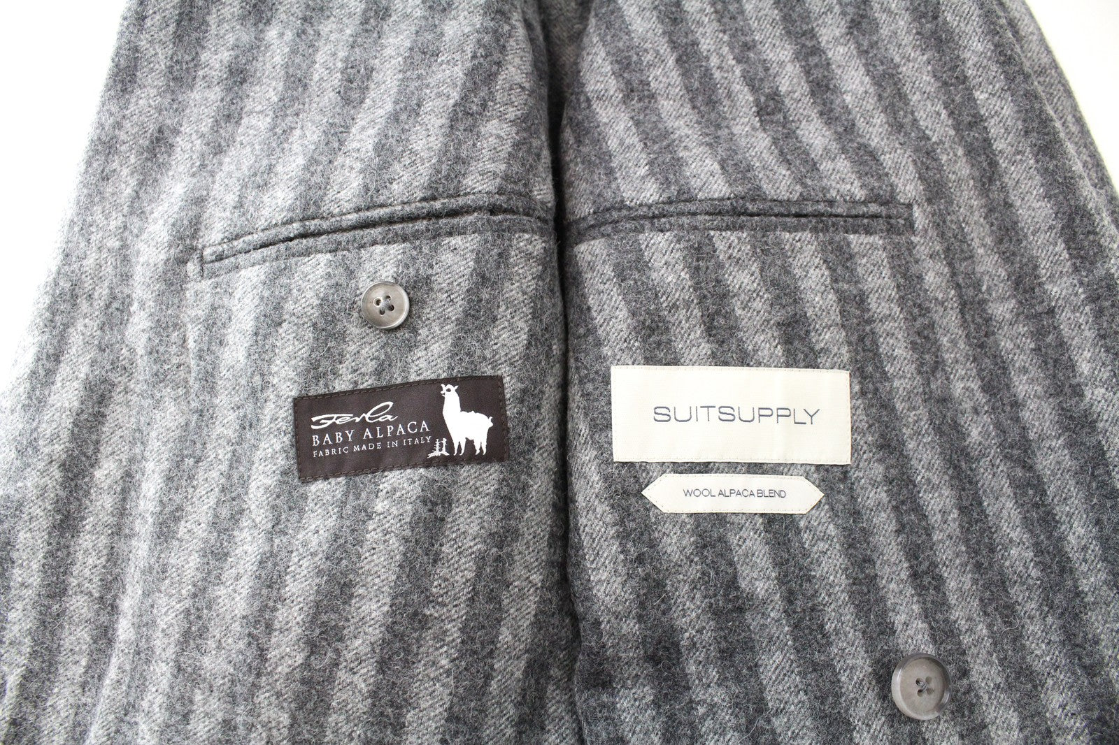 „SUITSUPPLY“ vyriškas kostiumas „Havana“, UK38R, dvieilis, dryžuotas alpakų vilnos audinys, 2 dalių 