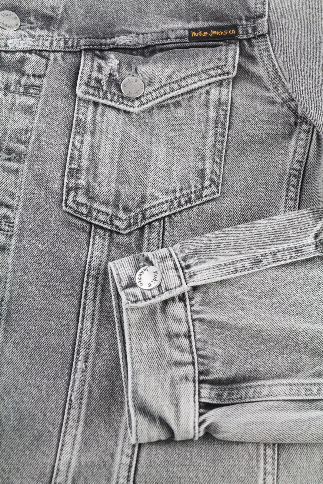 Nudie Jeans Billy šviesiai pilka trashed vyriška striukė L su išblukusiomis kišenėmis ir sagomis 