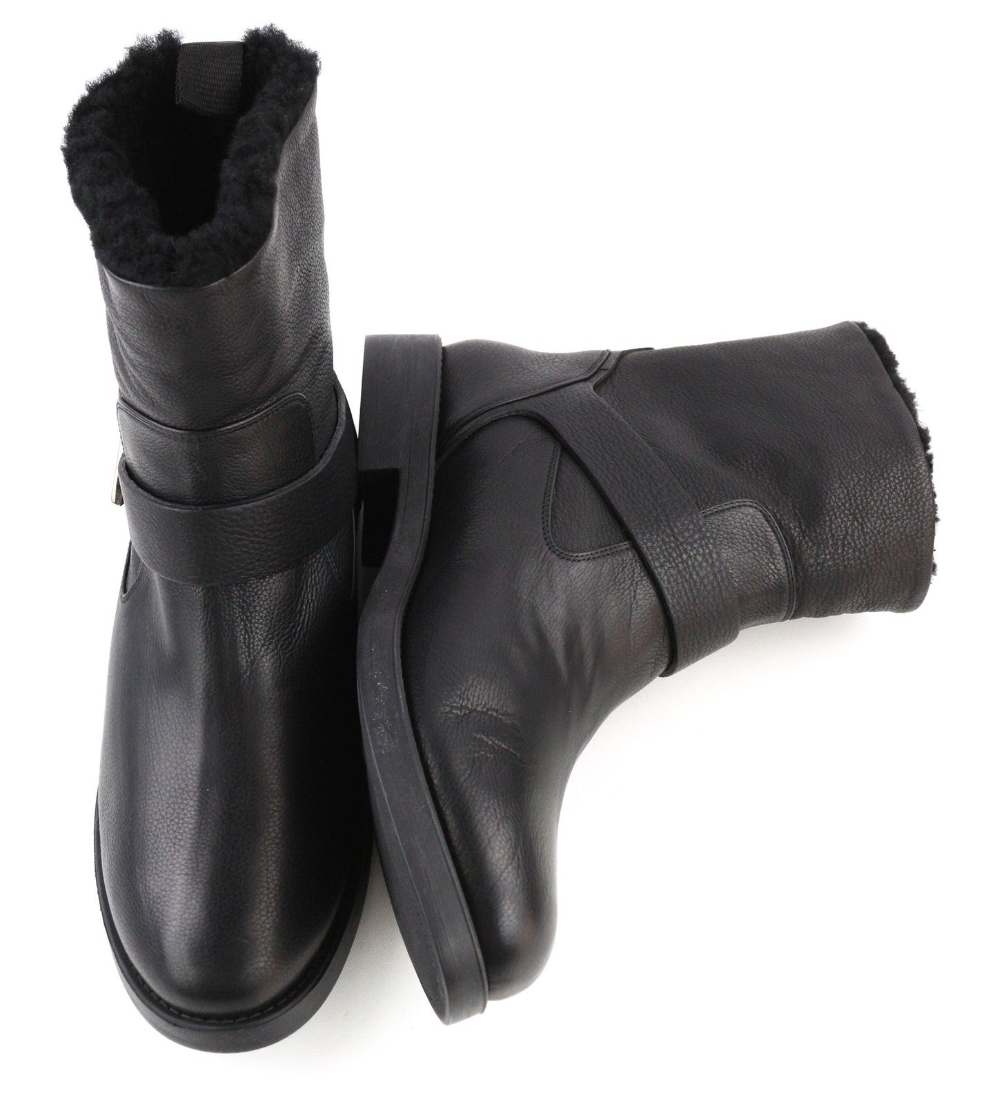 HUGO BOSS Lia Biker-Fur moteriški aulinukai juodos odos, tikro kailio, sagtimi iki vidurio. 