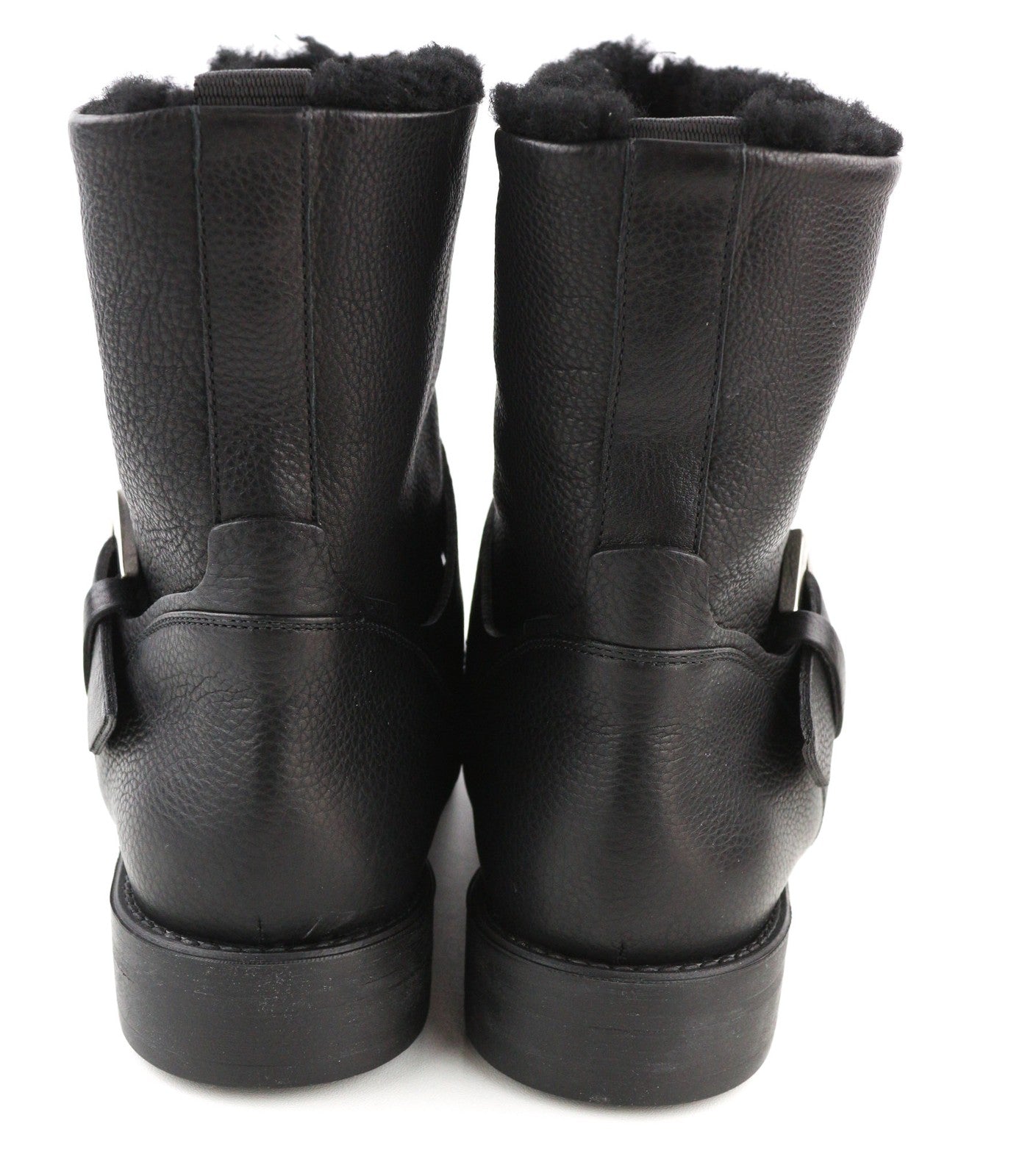 HUGO BOSS Lia Biker-Fur moteriški aulinukai juodos odos, tikro kailio, sagtimi iki vidurio. 