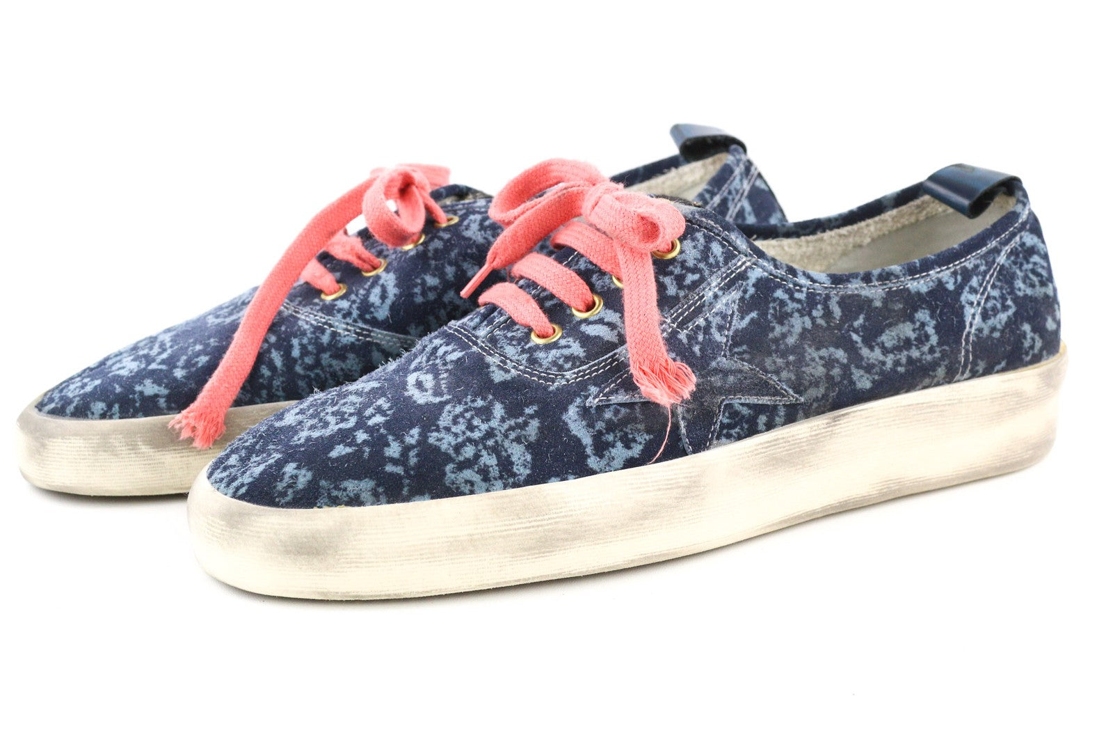 „GOLDEN GOOSE“ vyriški sportbačiai, EU43UK9, mėlyni, „Dirty Look“ stiliaus, Kalifornijos stiliaus palaidinės, rekomenduojama kaina – 49 USD. 