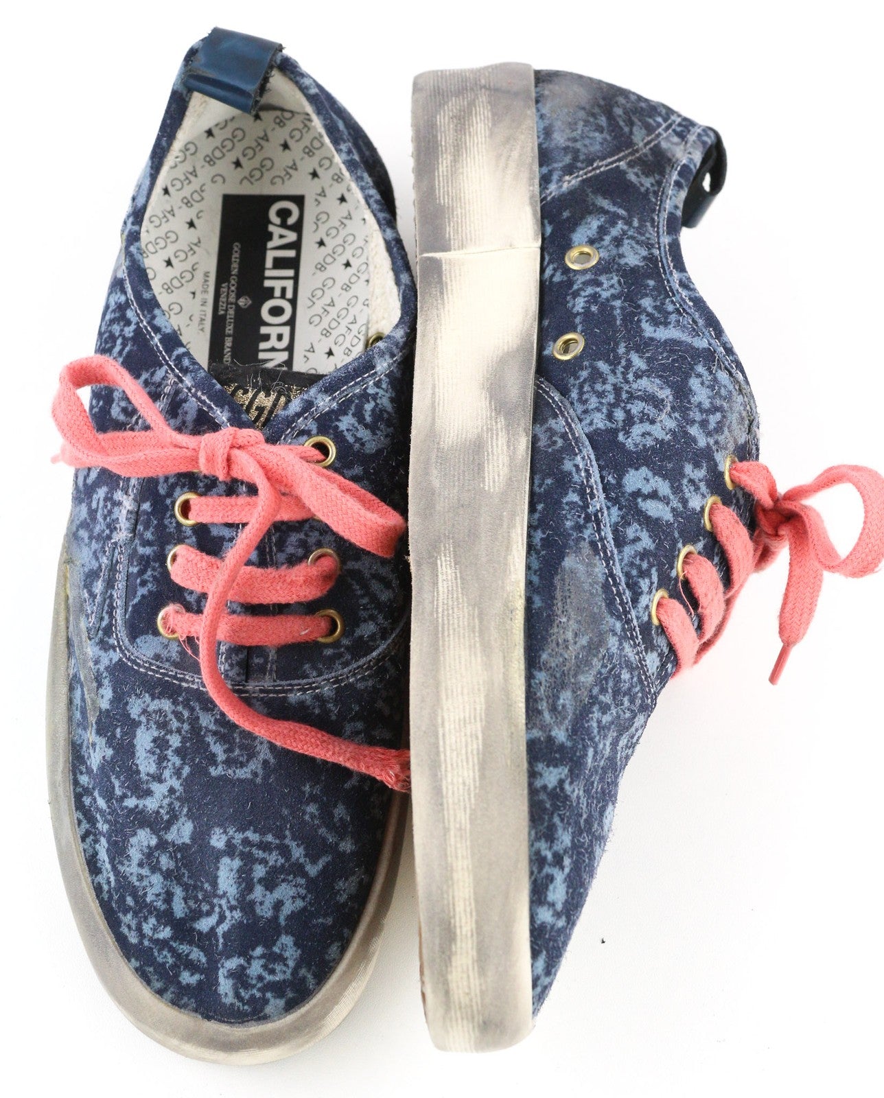 „GOLDEN GOOSE“ vyriški sportbačiai, EU43UK9, mėlyni, „Dirty Look“ stiliaus, Kalifornijos stiliaus palaidinės, rekomenduojama kaina – 49 USD. 