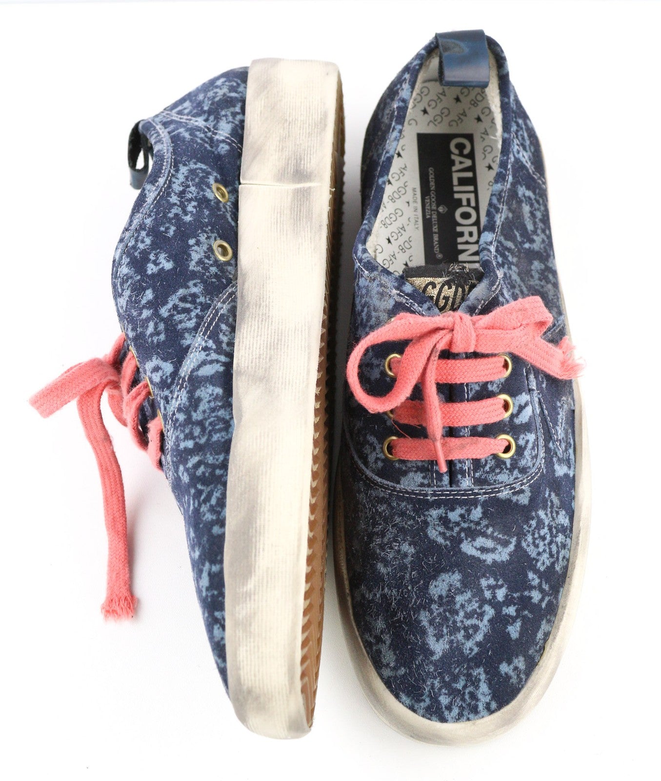 „GOLDEN GOOSE“ vyriški sportbačiai, EU43UK9, mėlyni, „Dirty Look“ stiliaus, Kalifornijos stiliaus palaidinės, rekomenduojama kaina – 49 USD. 