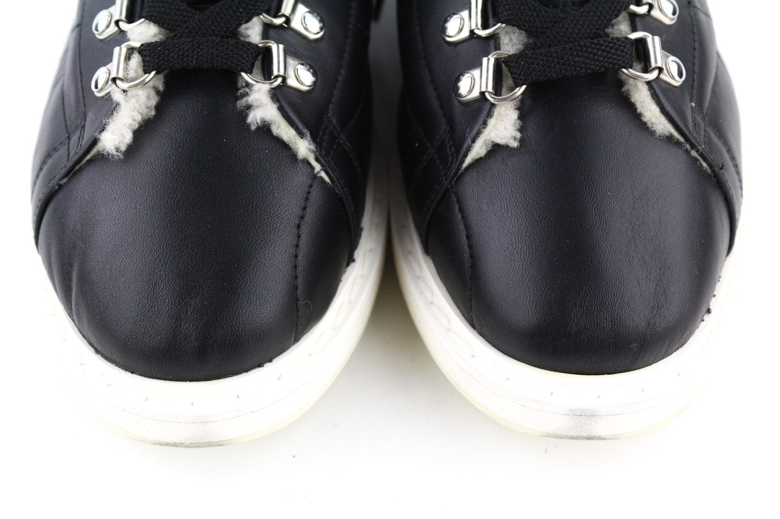 „GOLDEN GOOSE Stargame“ vyriški sportbačiai, EU43, UK9, juodos odos, avikailio spalvos, rekomenduojama kaina – 519 USD. 