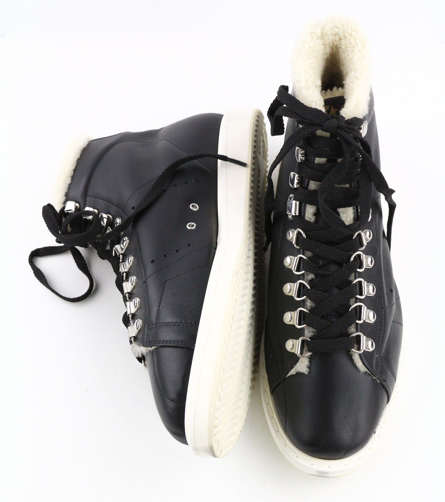 „GOLDEN GOOSE Stargame“ vyriški sportbačiai, EU43, UK9, juodos odos, avikailio spalvos, rekomenduojama kaina – 519 USD. 