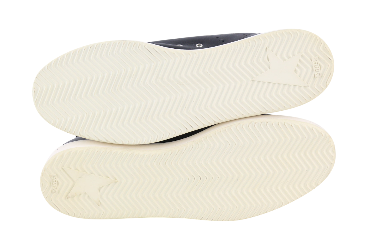 „GOLDEN GOOSE Stargame“ vyriški sportbačiai, EU43, UK9, juodos odos, avikailio spalvos, rekomenduojama kaina – 519 USD. 