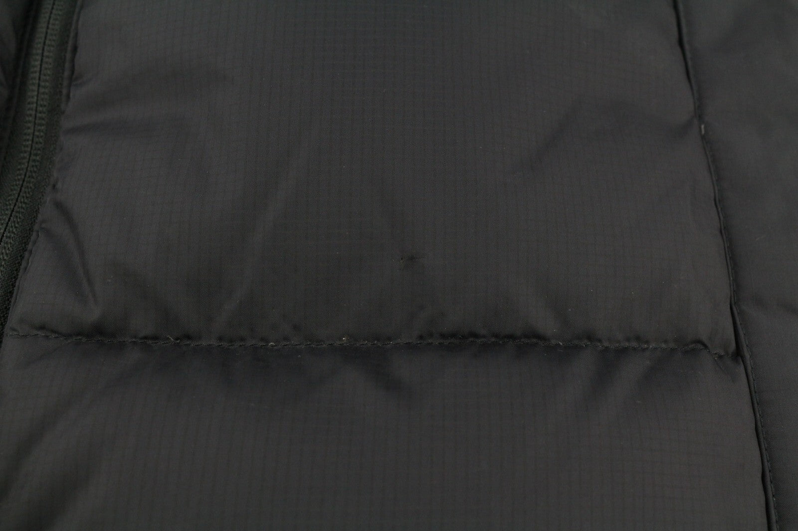 THE NORTH FACE Diablo vyriška striukė S, juoda, 700 pūkų, su izoliacija ir užtrauktuku. 