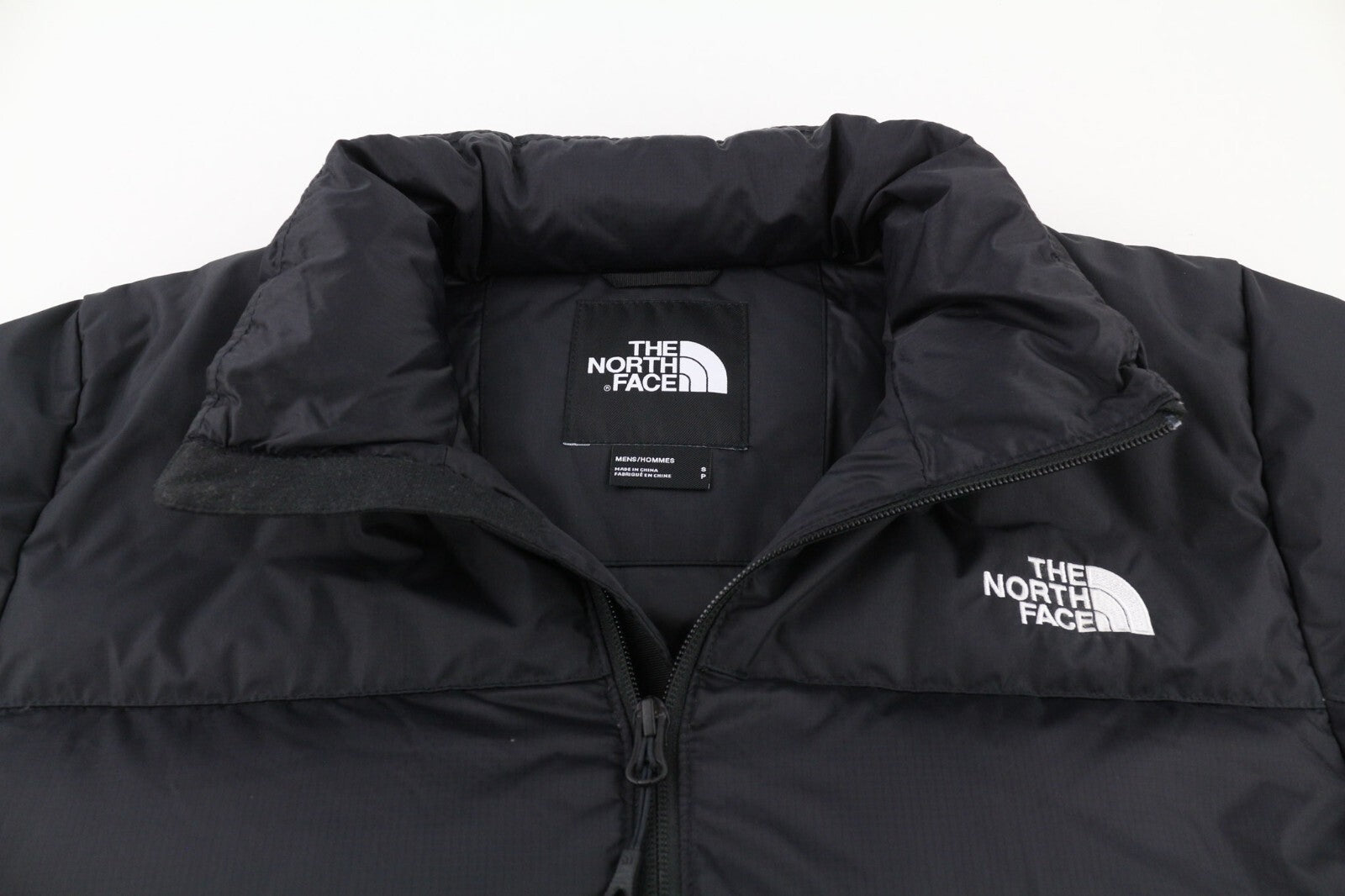 THE NORTH FACE Diablo vyriška striukė S, juoda, 700 pūkų, su izoliacija ir užtrauktuku. 