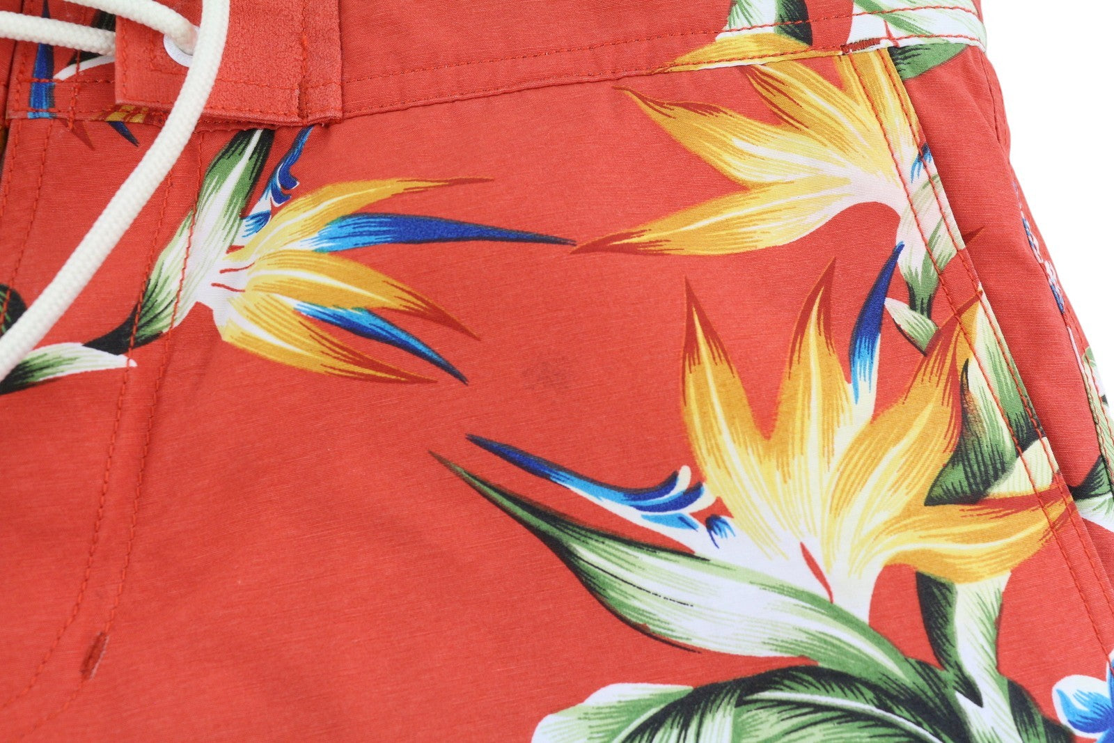 SCOTCH &amp; SODA vyriški maudymosi kostiumėliai S dydžio, raudoni, gėlių rašto, tinklelio pamušalu, raišteliu juosmenyje. 