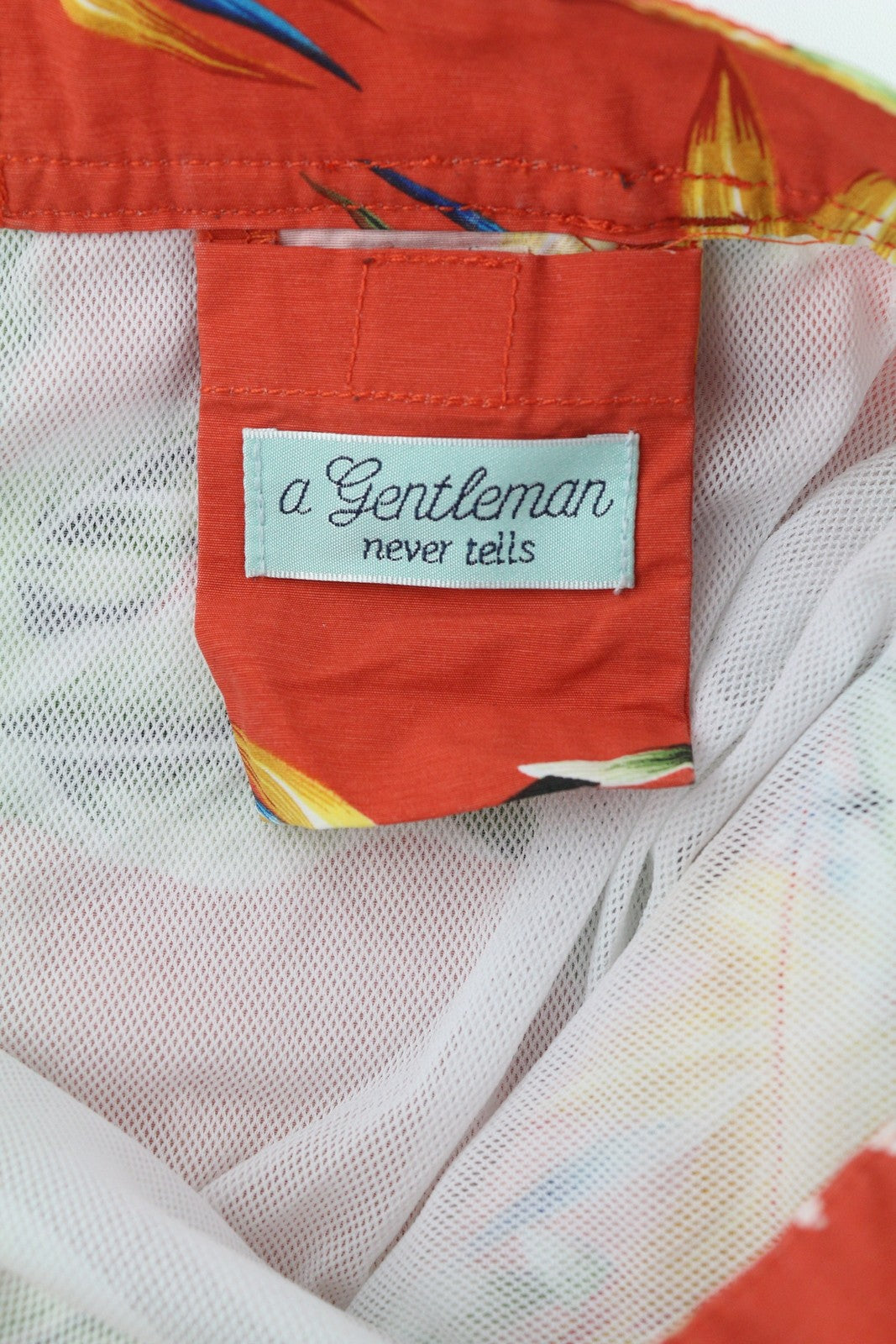 SCOTCH &amp; SODA vyriški maudymosi kostiumėliai S dydžio, raudoni, gėlių rašto, tinklelio pamušalu, raišteliu juosmenyje. 