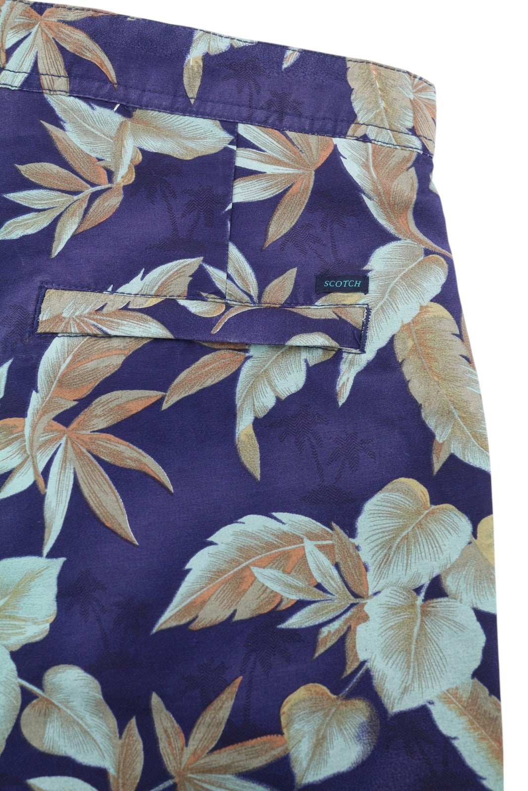 SCOTCH &amp; SODA vyriški maudymosi kostiumėliai S dydžio, mėlyni lapų rašto, tinklelio pamušalu, raišteliu juosmenyje. 