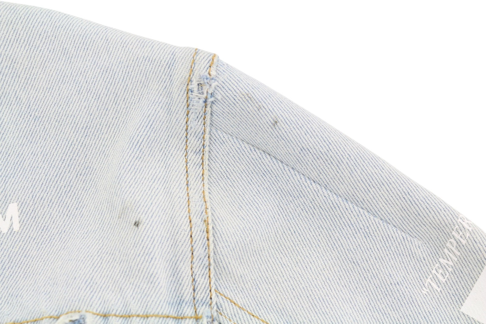 OFF-WHITE vyriška striukė su sunkvežimio tipo 2XL dydžiu, džinsinės mėlynos spalvos, skalbtos, balintos, sudirgusios odos spalva. RRP599 