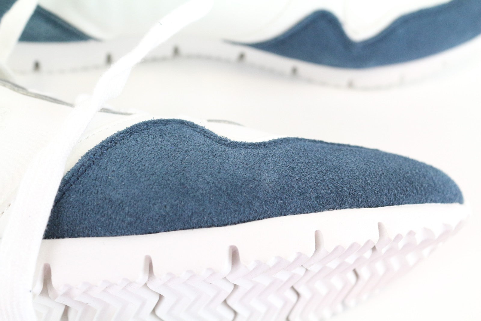 HARMONT &amp; BLAINE balti mėlyni žemapadžiai sportbačiai su raišteliais, EU40, unisex 