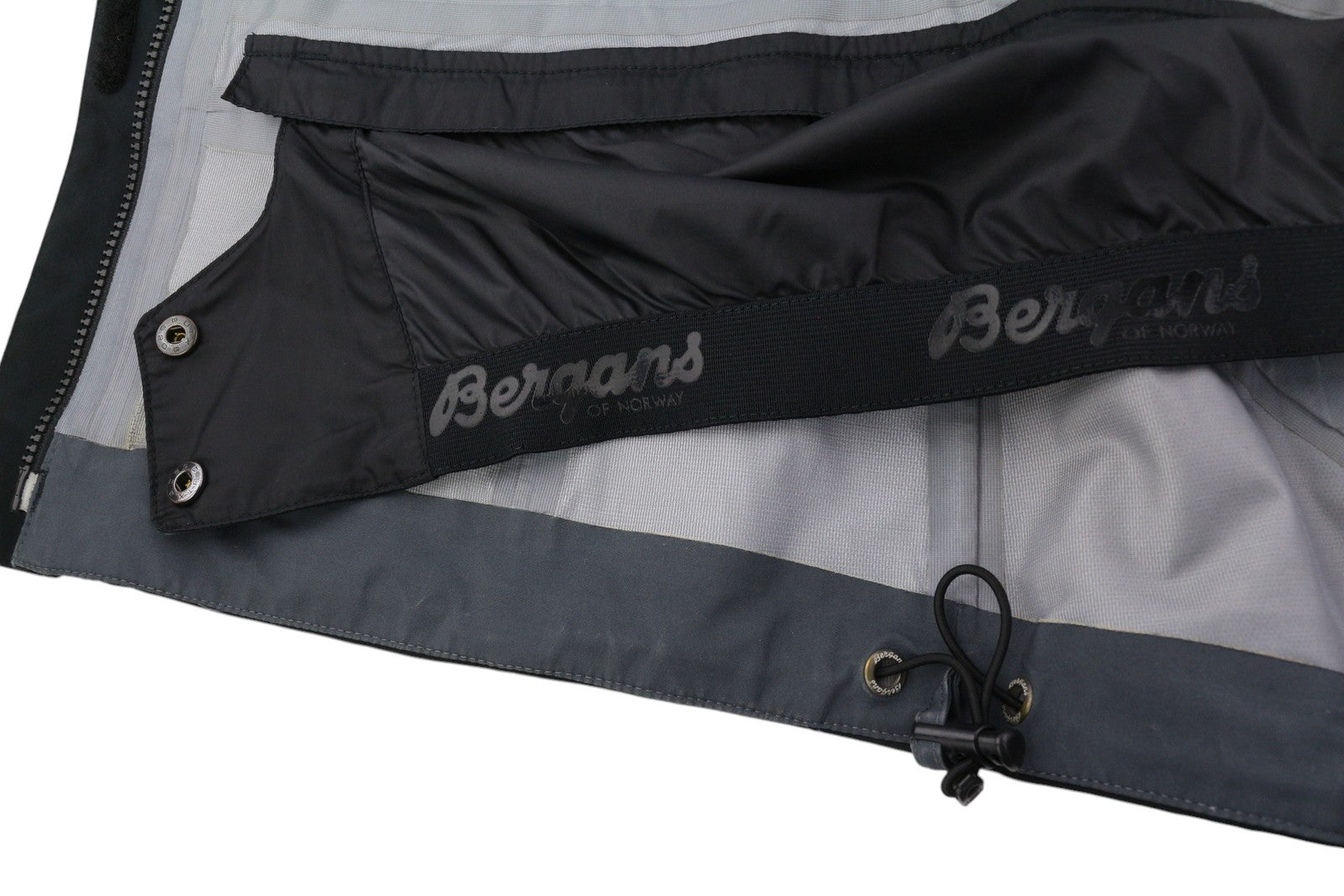 BERGANS OF NORWAY 6111 Nordkapp moteriška striukė M Recco sniego sijonas su klijuotomis siūlėmis 