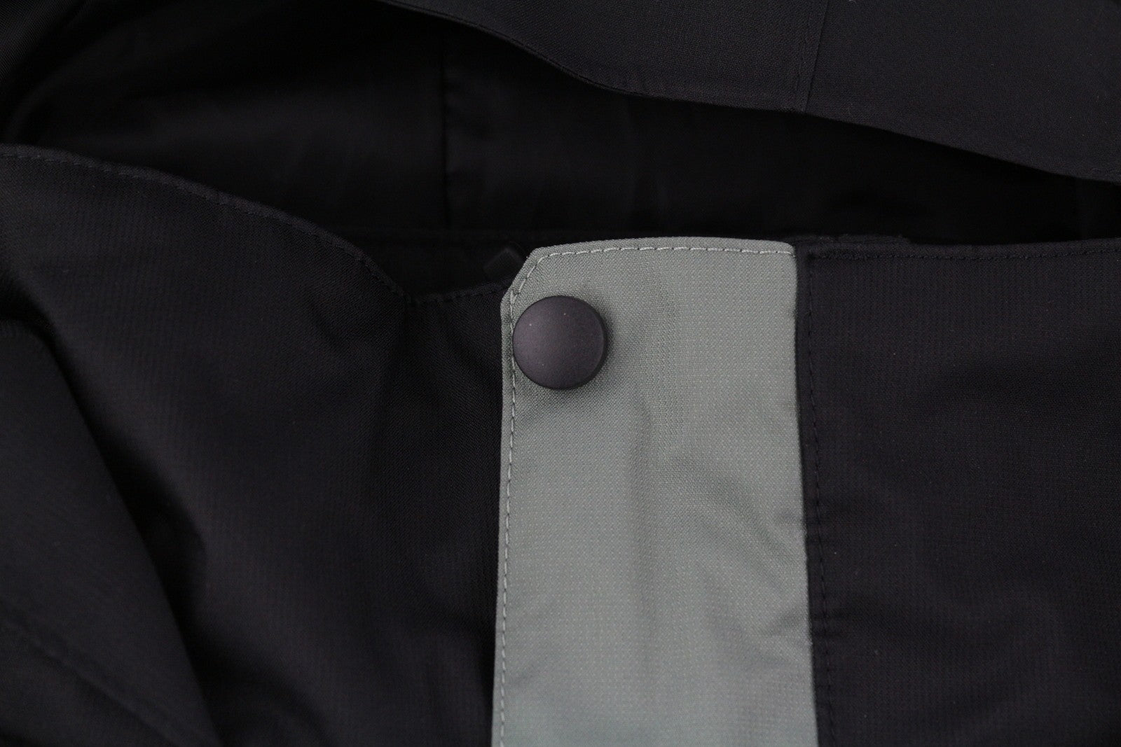 „THE NORTH FACE Evolve II“ vyriška striukė su užtrauktuku ir išimamu pamušalu, vėdinimo anga. 