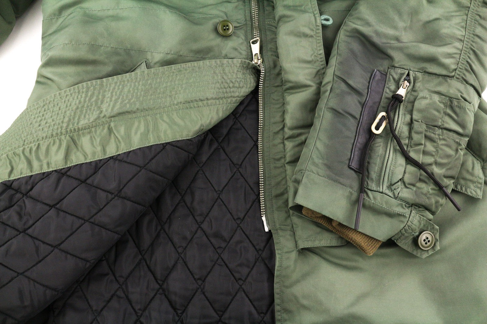 DIESEL W-Claud vyriška striukė M dydžio parka su nuimamu dirbtinio kailio gobtuvu, rekomenduojama kaina – 395 € 