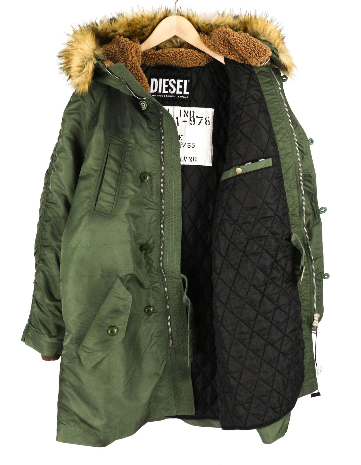 DIESEL W-Claud vyriška striukė M dydžio parka su nuimamu dirbtinio kailio gobtuvu, rekomenduojama kaina – 395 € 