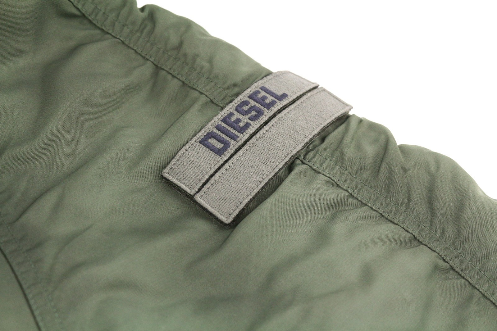 DIESEL W-Claud vyriška striukė M dydžio parka su nuimamu dirbtinio kailio gobtuvu, rekomenduojama kaina – 395 € 