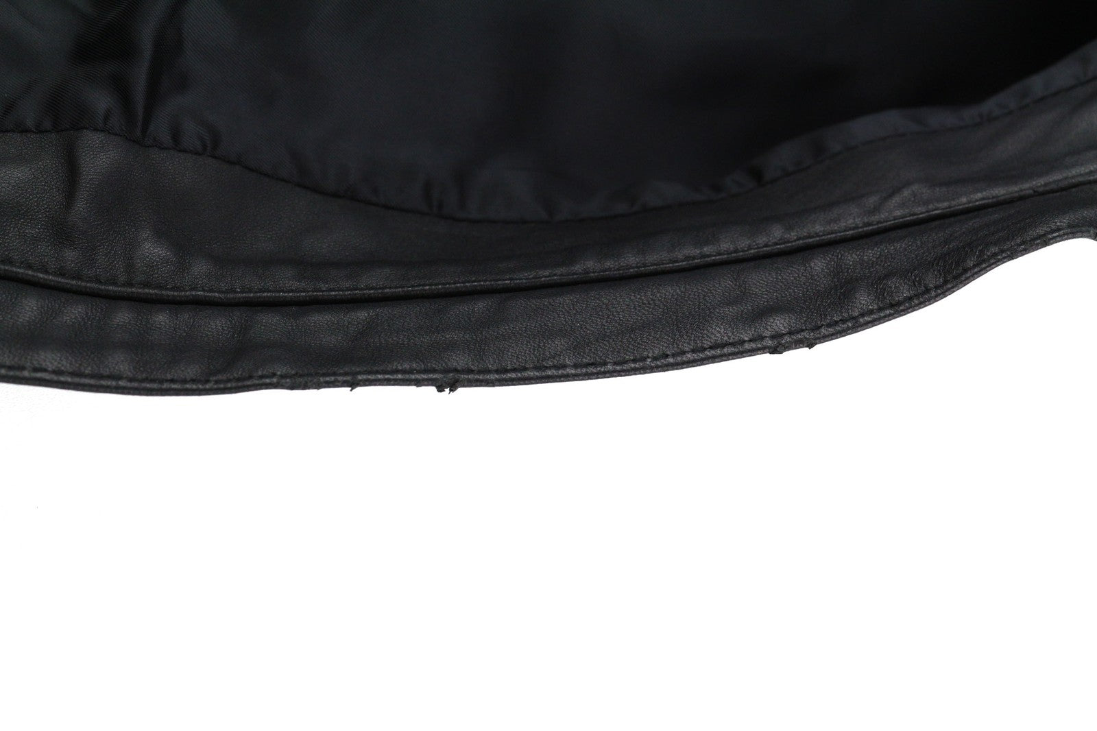 DIESEL L-Suza moteriška striukė L, juoda, ėriuko odos, odinė juostele, kaklo srityje, kišenės, rekomenduojama kaina – 750 € 