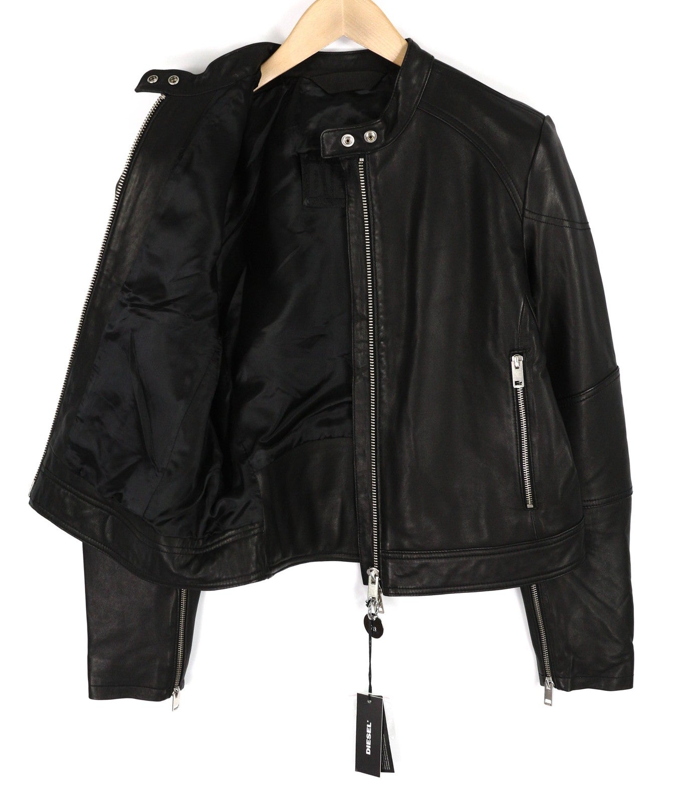 DIESEL L-Suza moteriška striukė L, juoda, ėriuko odos, odinė juostele, kaklo srityje, kišenės, rekomenduojama kaina – 750 € 