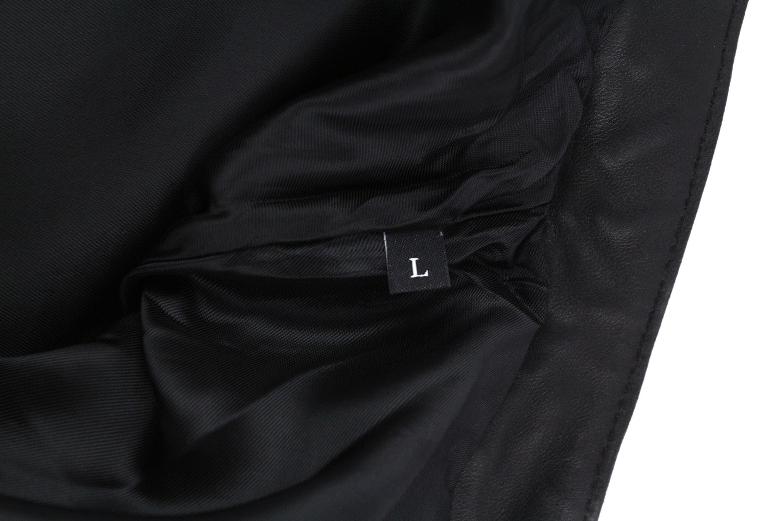 DIESEL L-Suza moteriška striukė L, juoda, ėriuko odos, odinė juostele, kaklo srityje, kišenės, rekomenduojama kaina – 750 € 