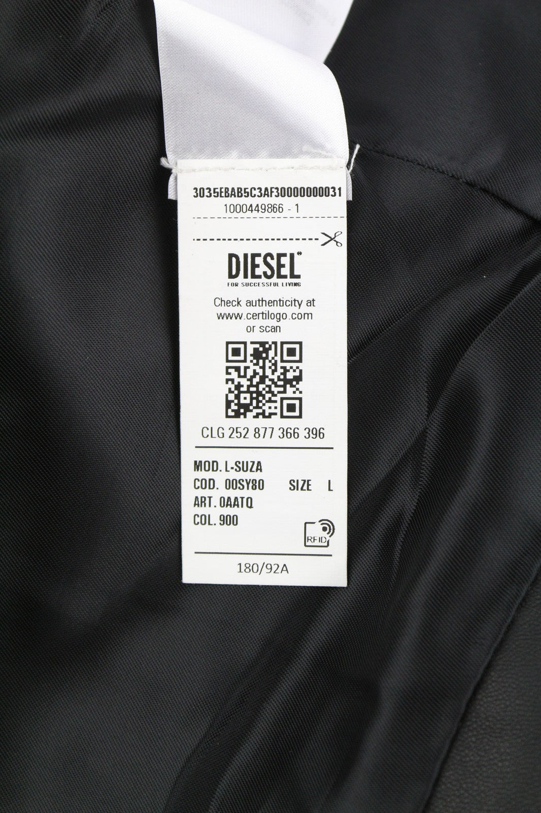 DIESEL L-Suza moteriška striukė L, juoda, ėriuko odos, odinė juostele, kaklo srityje, kišenės, rekomenduojama kaina – 750 € 