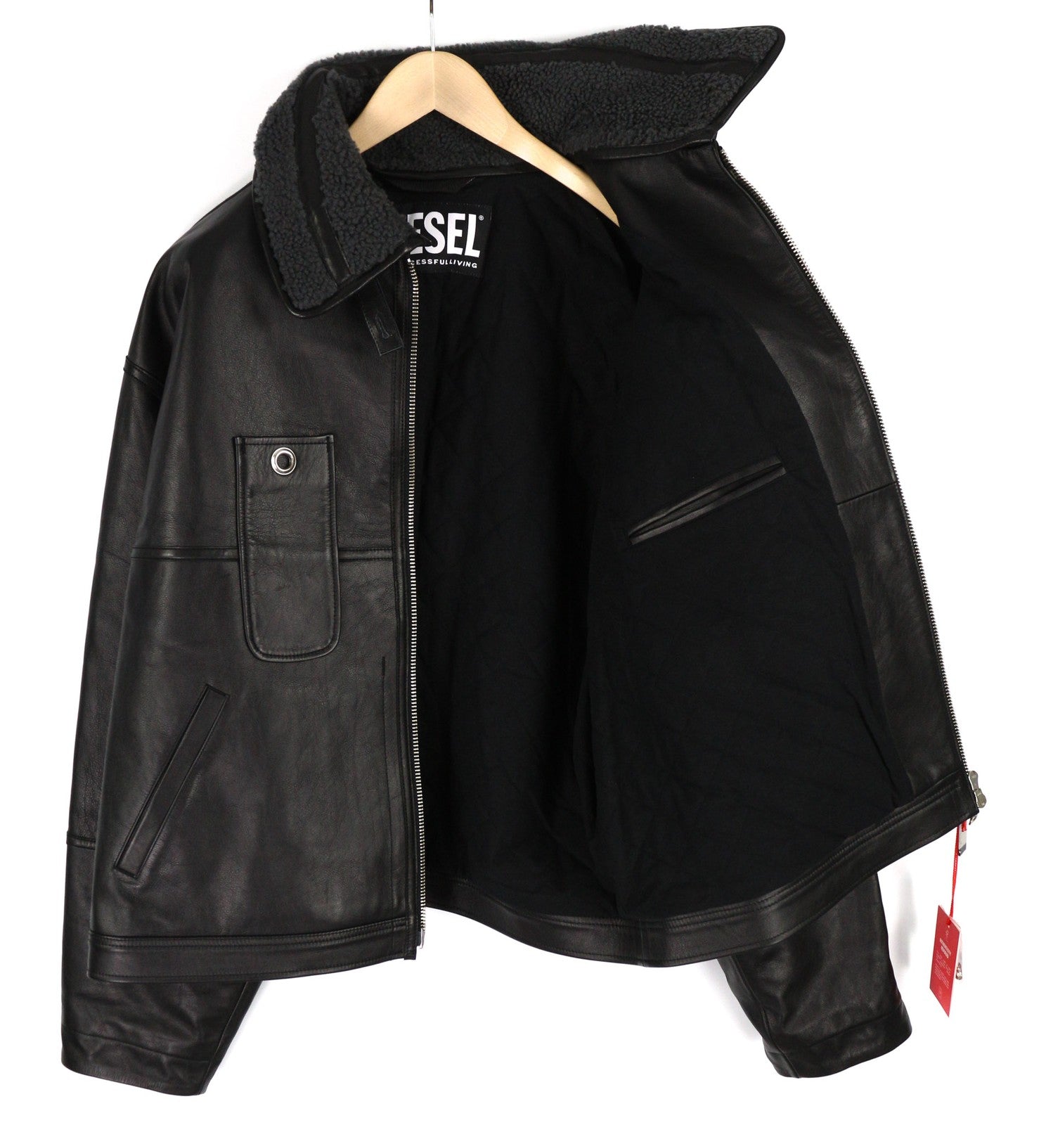 DIESEL L-Gilbert-Fur vyriška striukė L su jaučio odos avikailio kailio apykakle, rekomenduojama kaina – 1095 € 